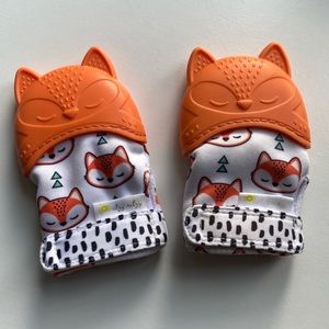 2 Itzy Ritzy Teething Mitts